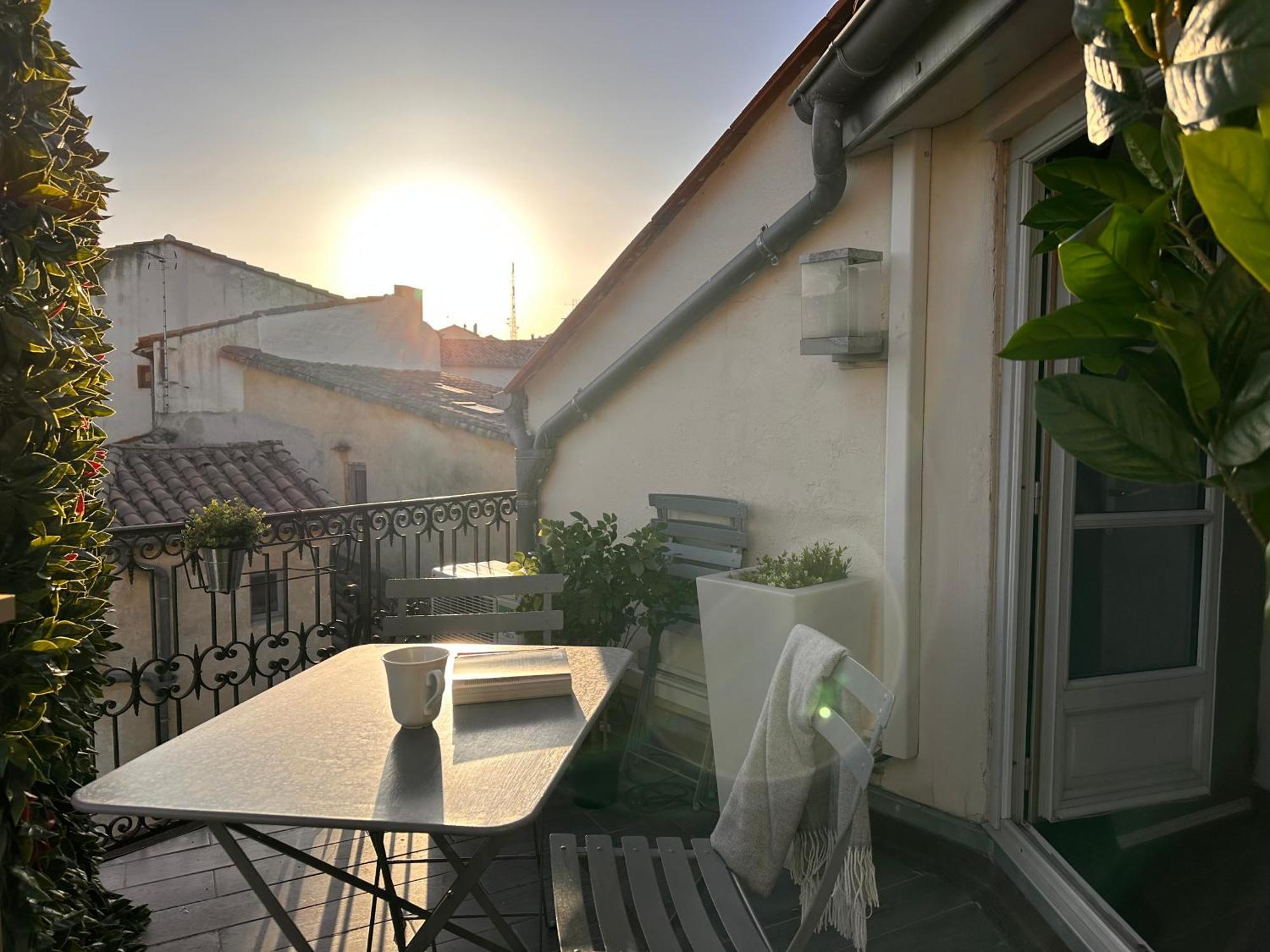 La Terrasse, Vue Sur Les Toits De Montpellier Apartment Exterior foto
